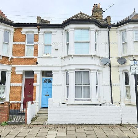 Two Bedroom Flat With Private Patio In Battersea Лондон Экстерьер фото