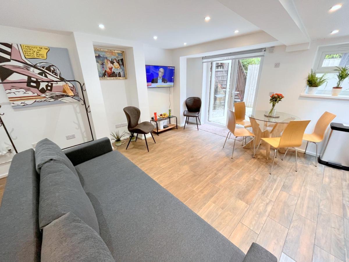 Two Bedroom Flat With Private Patio In Battersea Лондон Экстерьер фото