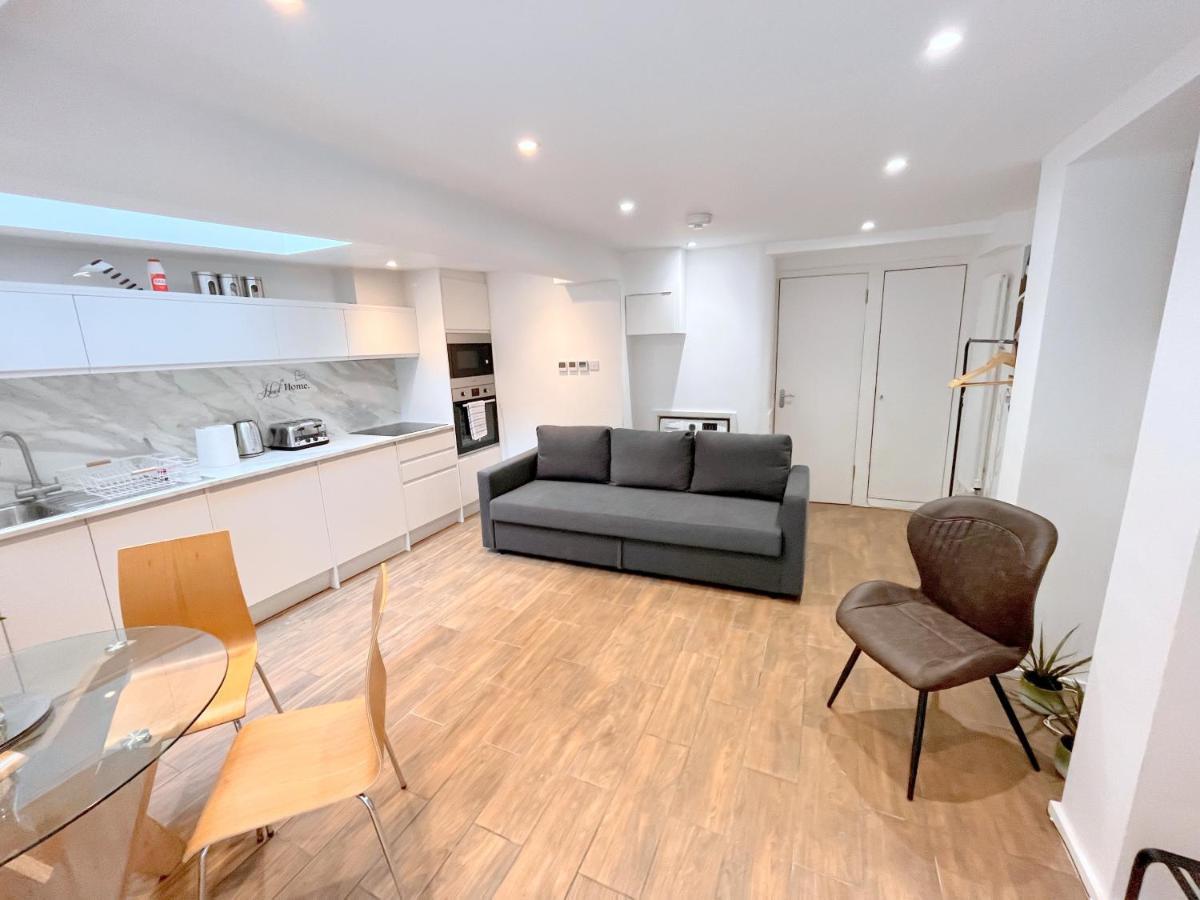 Two Bedroom Flat With Private Patio In Battersea Лондон Экстерьер фото