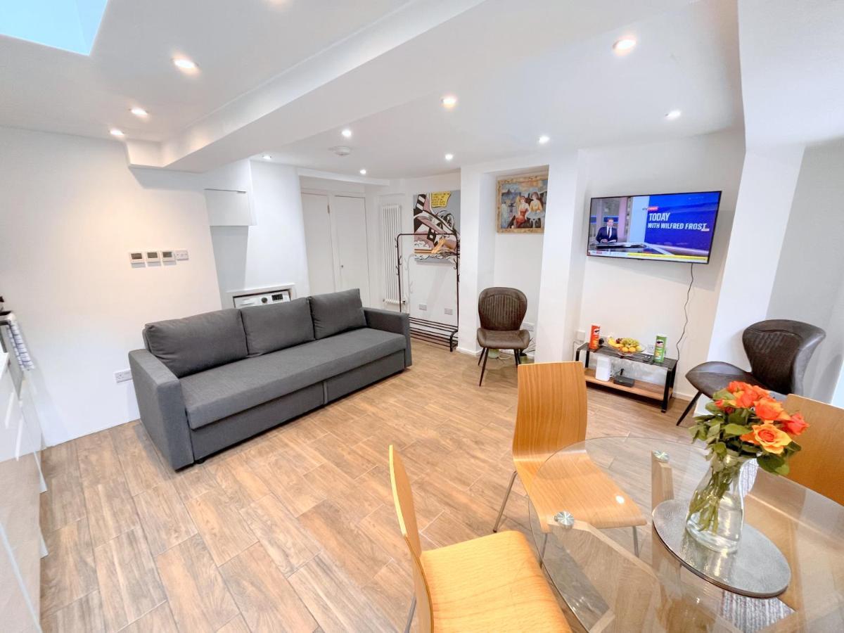 Two Bedroom Flat With Private Patio In Battersea Лондон Экстерьер фото