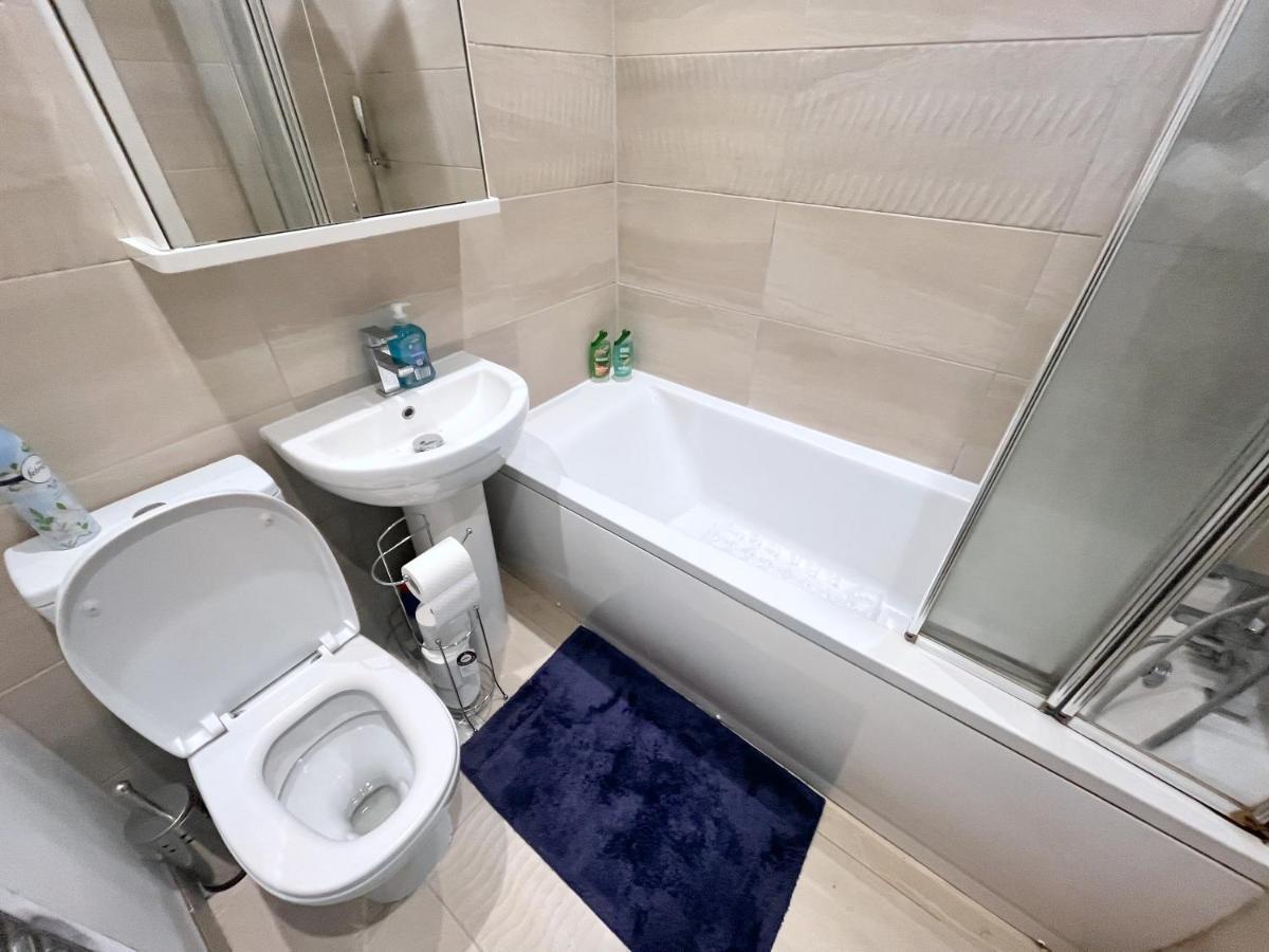 Two Bedroom Flat With Private Patio In Battersea Лондон Экстерьер фото
