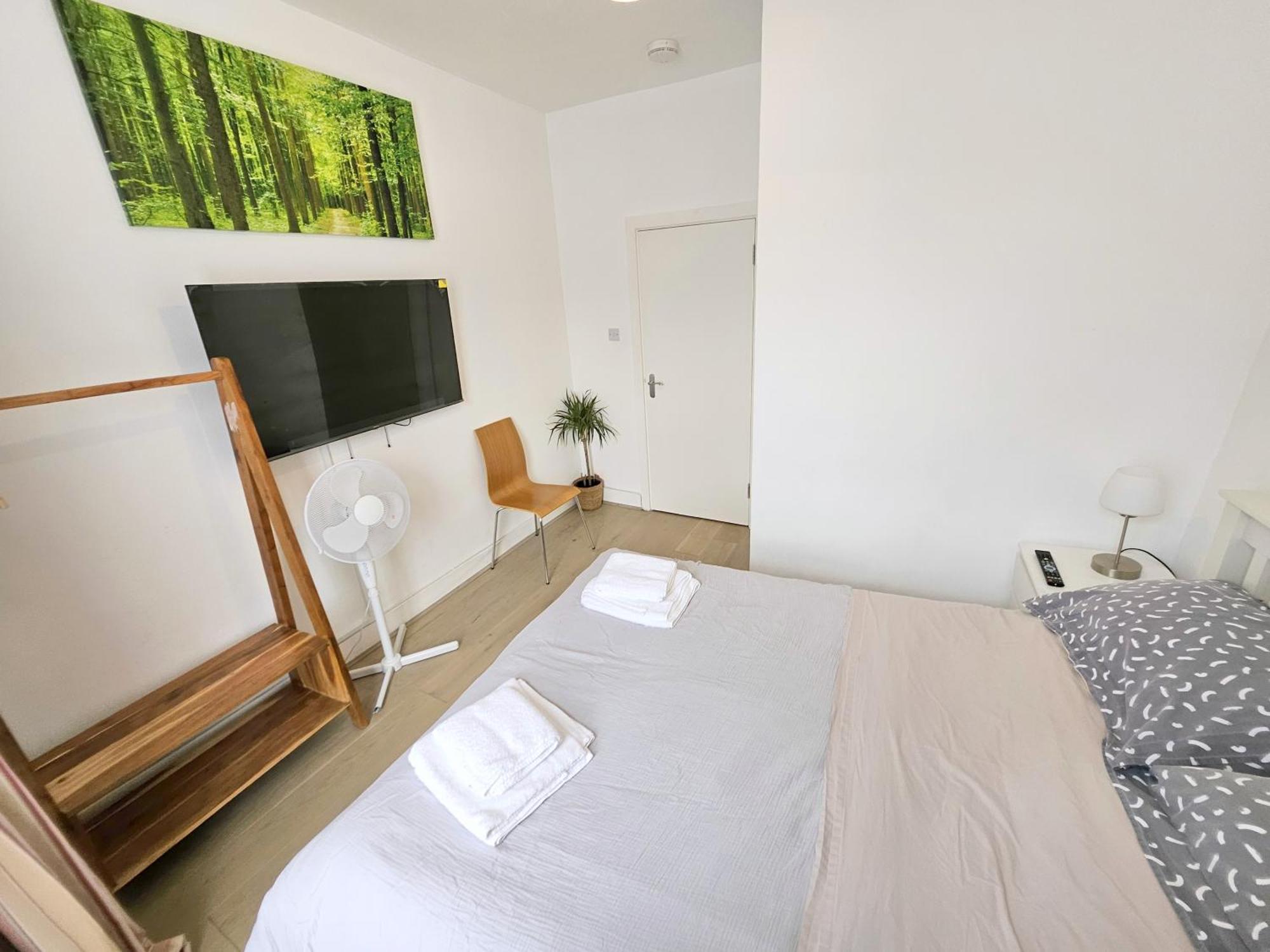 Two Bedroom Flat With Private Patio In Battersea Лондон Экстерьер фото