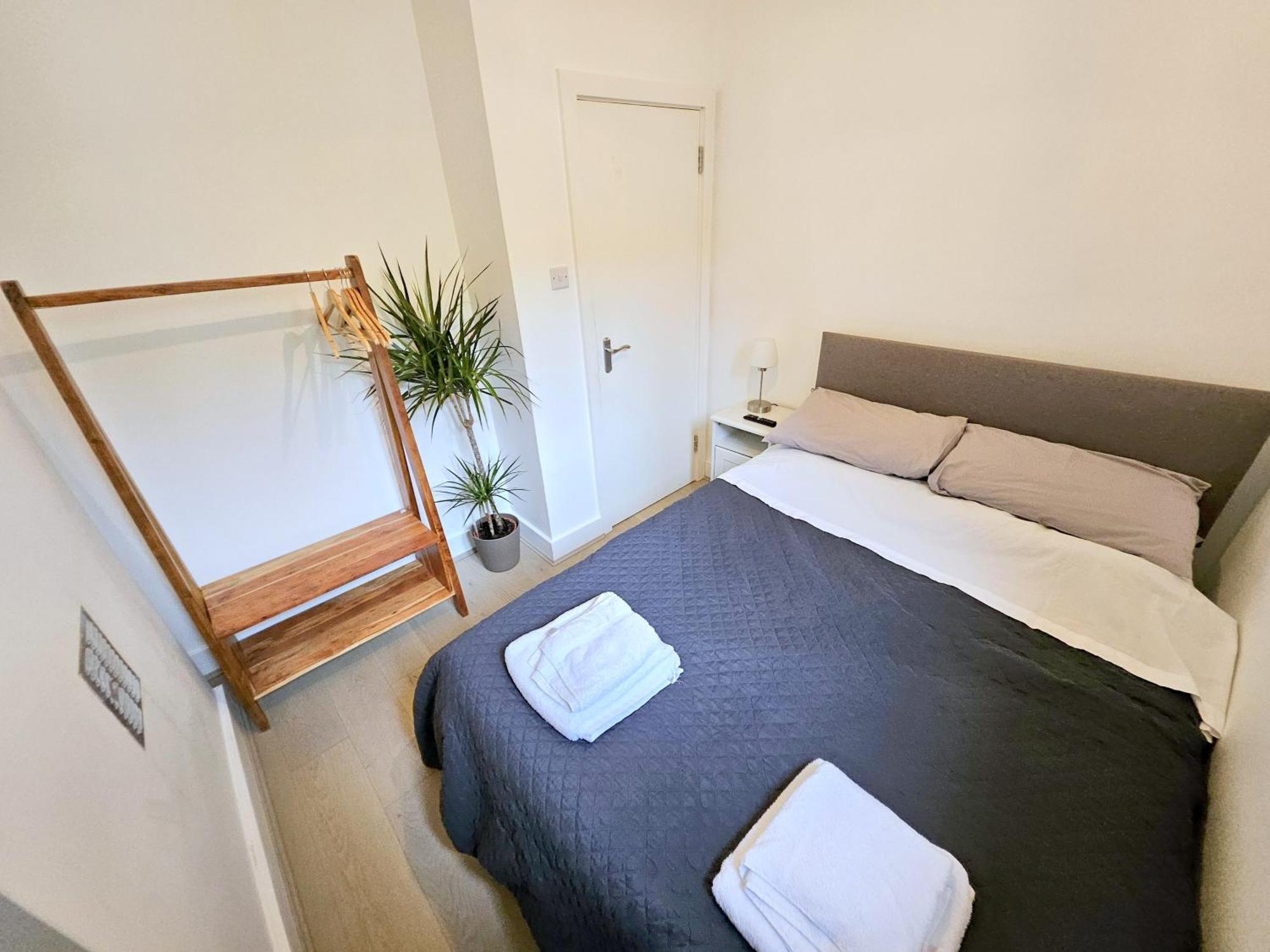 Two Bedroom Flat With Private Patio In Battersea Лондон Экстерьер фото